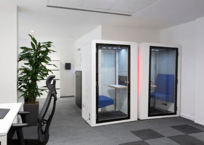 Bureaux professionnels aménagement et travaux - Cabine téléphonique